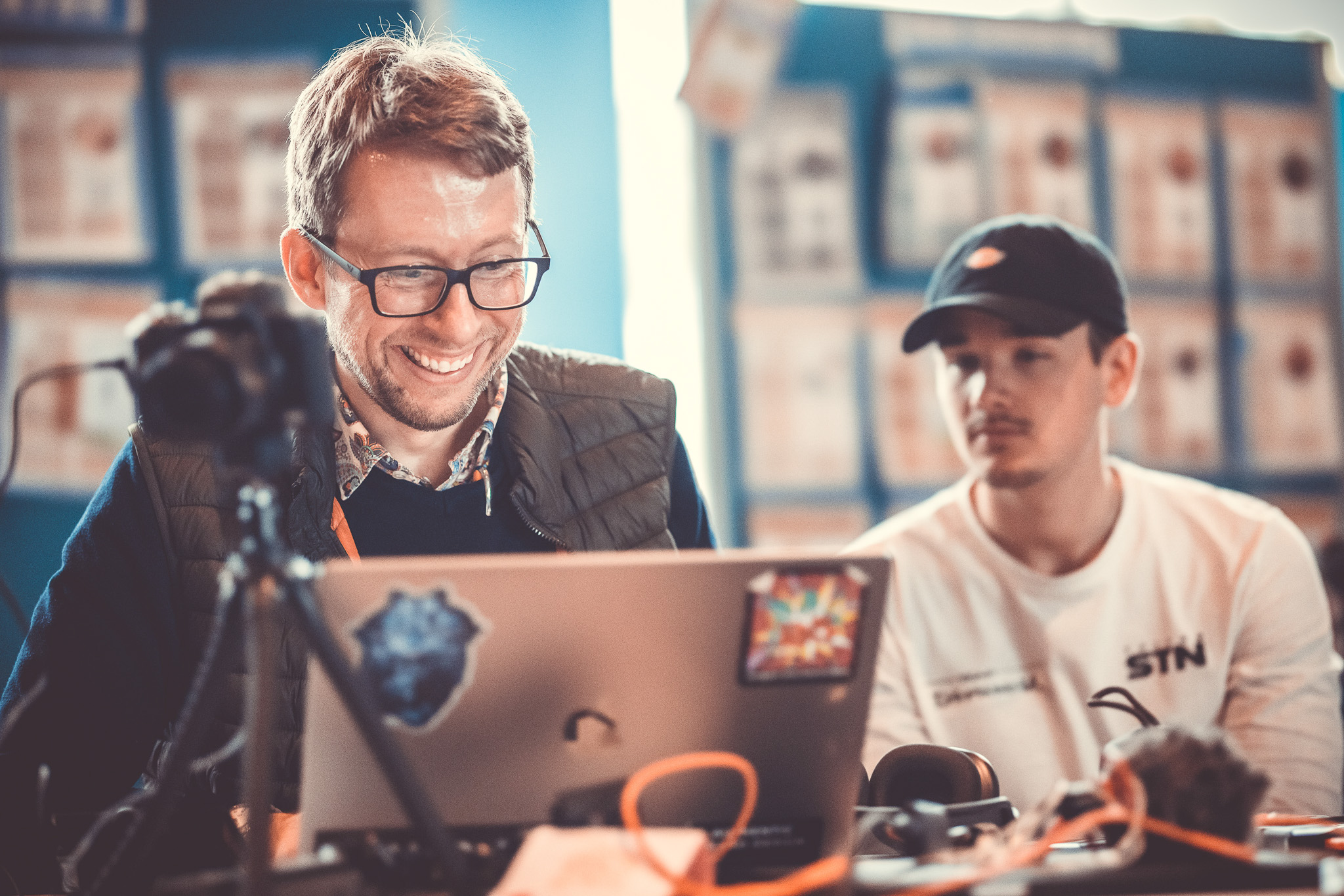 Daniel Schwenger reviewing a recording on the laptop