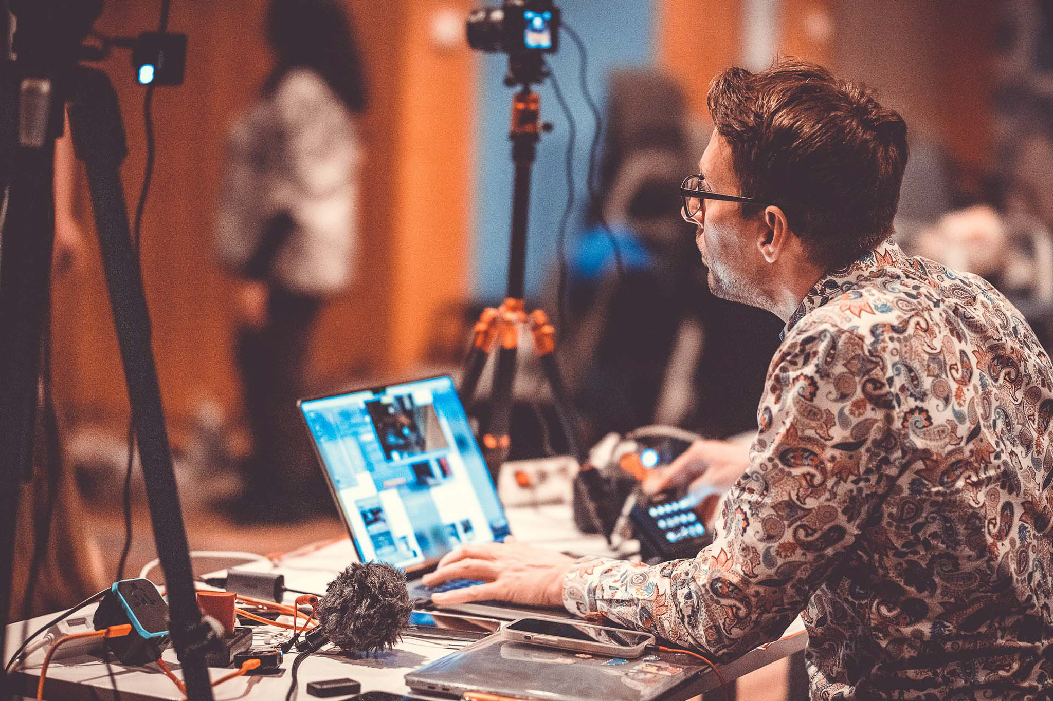 Daniel Schwenger directing a recording